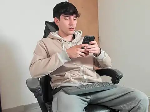 leo030809 online show from March 24, 2026, 3:00 am