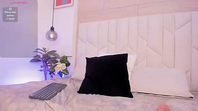 SaraMonroe1 online show from February 6, 2025, 10:43 pm