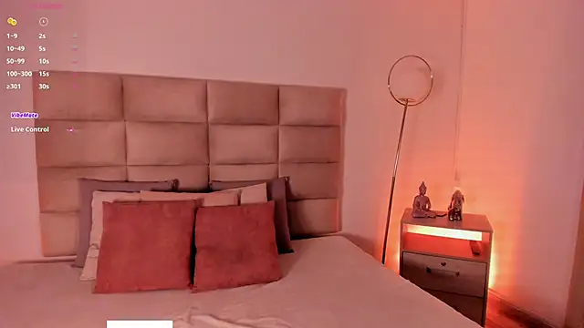 SaraMonroe1 online show from September 21, 2025, 11:34 am