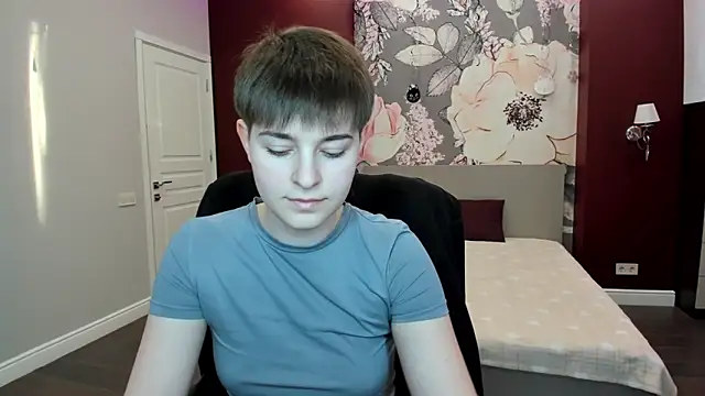 EmiliaYours online show from March 8, 2026, 2:54 pm