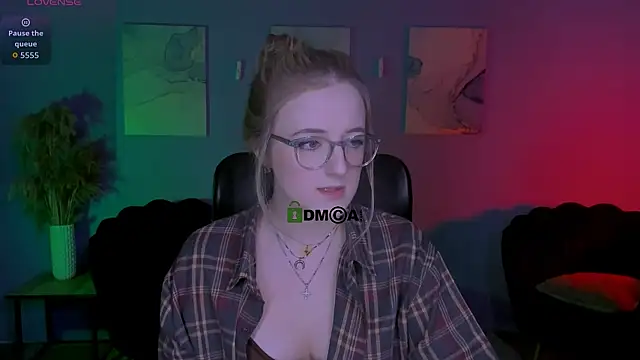 luna berryy online show from April 4, 2026, 7:55 pm