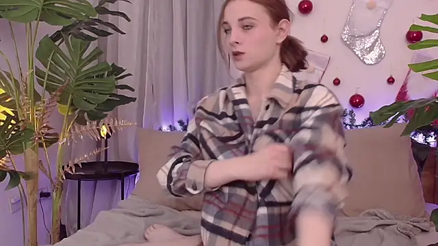 AprilAvery online show from December 27, 2024, 3:37 pm