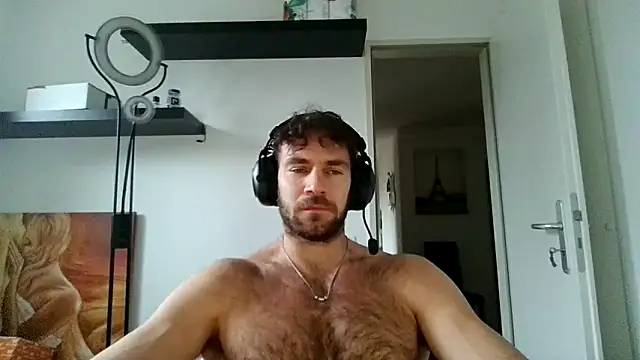 alpha-hunk online show from December 2, 2025, 1:39 pm