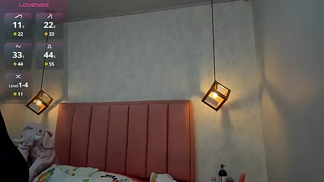 MAYROBERTSS online show from January 14, 2025, 12:24 pm