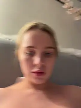 SIlviaBeyt online show from April 19, 2026, 11:07 pm