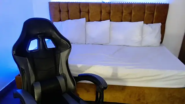 alexiaaross online show from September 12, 2025, 12:00 am