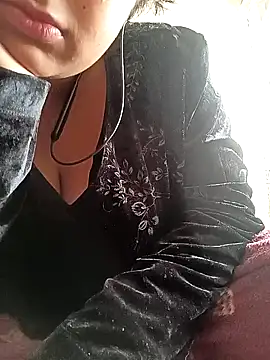 ruhi2003 online show from December 16, 2024, 9:57 am