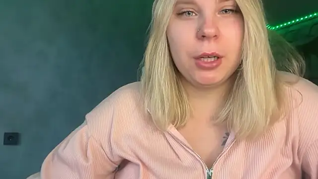 Thalia  Star online show from December 3, 2025, 9:51 am