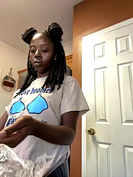 choclatepeaach online show from November 1, 2025, 8:33 pm