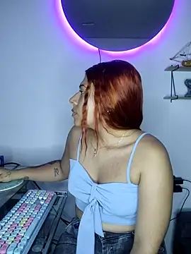 Snapshot of Caro_kitty- chatting on February 27, 2025, 6:42 pm Caro kitty- online show from February 27, 2025, 6:42 pm