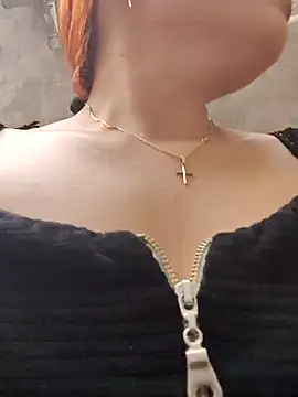 Snapshot of Caro_kitty- chatting on March 4, 2025, 9:32 pm Caro kitty- online show from March 4, 2025, 9:32 pm