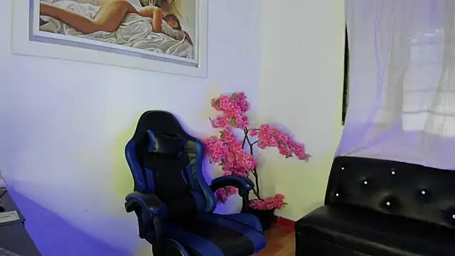 Snapshot of Caro_kitty- chatting on September 9, 2025, 11:43 am Caro kitty- online show from September 9, 2025, 11:43 am