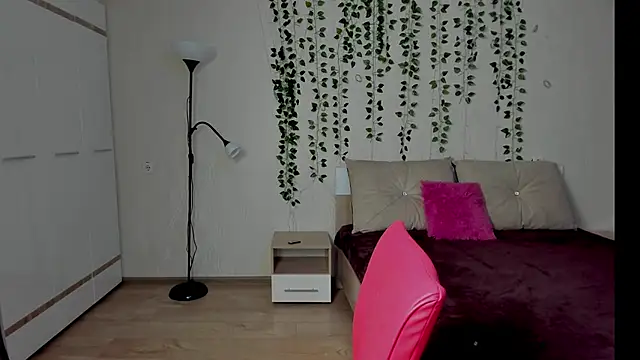 Miss Elsa  online show from October 13, 2025, 1:11 pm