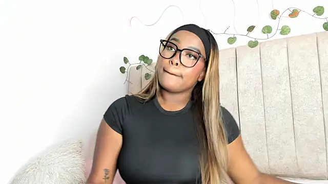 Kaseydelvey online show from February 4, 2026, 10:58 pm