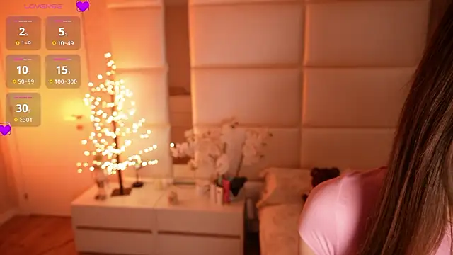 Lilly Colins online show from February 6, 2026, 7:06 pm