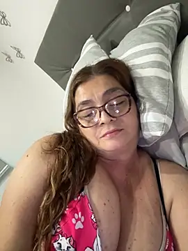 AntonellaAlondra4 online show from November 28, 2025, 4:04 am