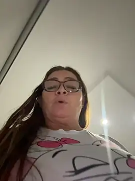 Snapshot of AntonellaAlondra4 chatting on February 25, 2026, 3:05 am AntonellaAlondra4 online show from February 25, 2026, 3:05 am