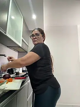 AntonellaAlondra4 online show from June 7, 2026, 7:28 pm
