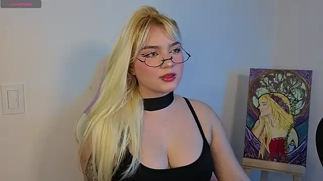 Snapshot of Pretty__zoe chatting on December 28, 2024, 12:47 am Pretty zoe online show from December 28, 2024, 12:47 am