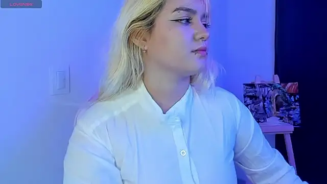 Snapshot of Pretty__zoe chatting on February 10, 2025, 3:03 am Pretty zoe online show from February 10, 2025, 3:03 am