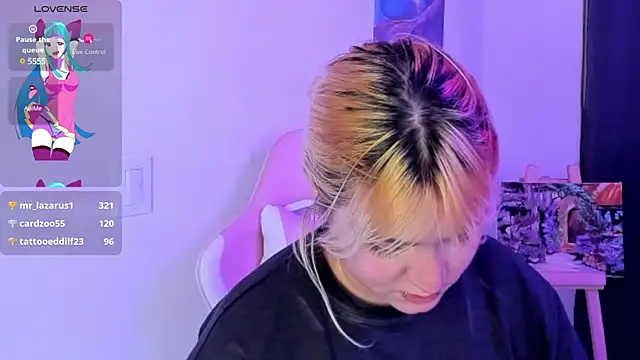 Snapshot of Pretty__zoe chatting on February 11, 2025, 6:30 am Pretty zoe online show from February 11, 2025, 6:30 am