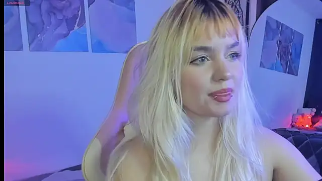 Snapshot of Pretty__zoe chatting on March 12, 2025, 12:20 am Pretty zoe online show from March 12, 2025, 12:20 am