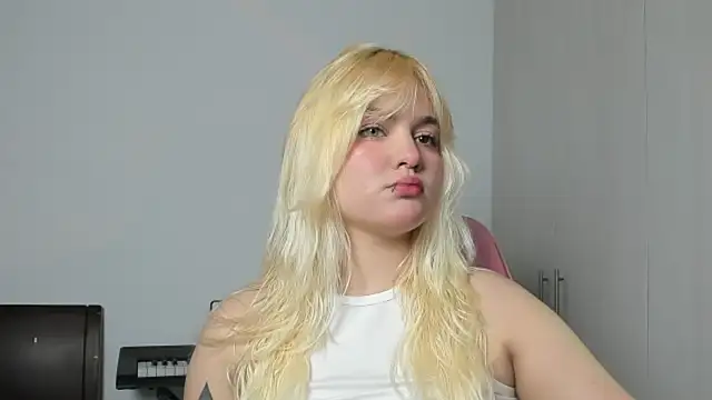 Snapshot of Pretty__zoe chatting on October 1, 2025, 5:52 pm Pretty zoe online show from October 1, 2025, 5:52 pm