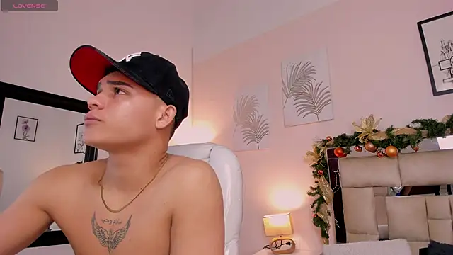 saraandstiven online show from December 27, 2024, 3:42 am