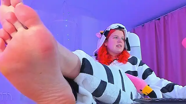 NielletaBlossom online show from February 3, 2025, 8:35 pm