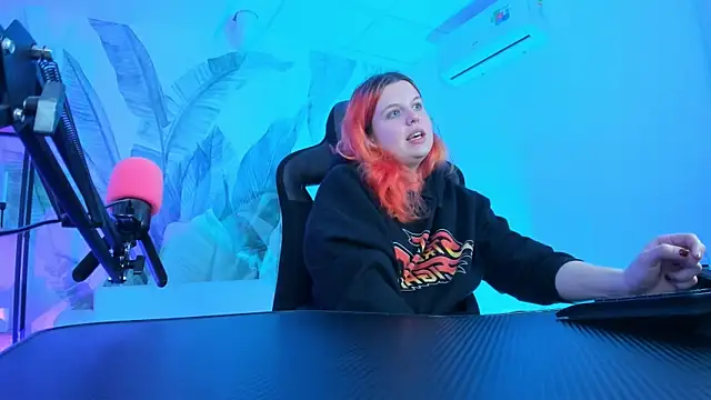 NielletaBlossom online show from March 7, 2025, 8:13 am