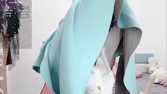 Snapshot of Qwi-V1 chatting on February 9, 2025, 11:04 pm Qwi-V1 online show from February 9, 2025, 11:04 pm