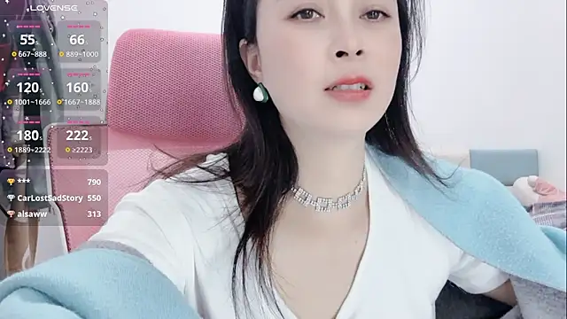 Snapshot of Qwi-V1 chatting on February 12, 2025, 3:07 am Qwi-V1 online show from February 12, 2025, 3:07 am