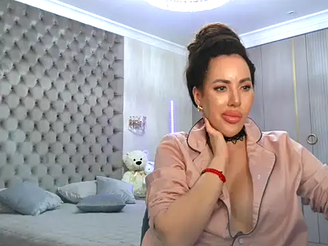 TianaPosh online show from February 27, 2025, 10:31 pm