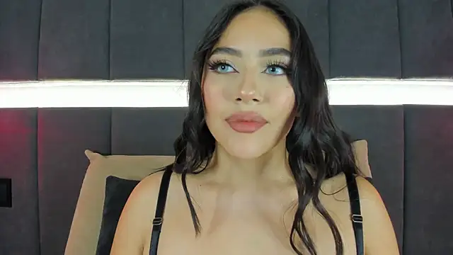 nicolle pierce online show from October 2, 2025, 1:51 pm