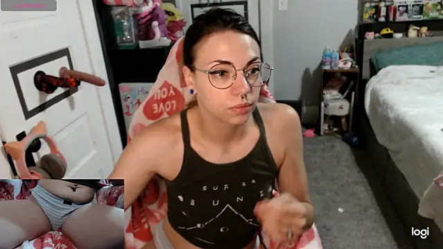 KSwonderland6 online show from April 13, 2026, 3:28 pm