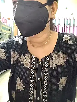 Snapshot of Royalgirl667 chatting on December 5, 2024, 1:36 am Royalgirl667 online show from December 5, 2024, 1:36 am