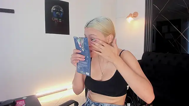 Snapshot of miacarperr1 chatting on February 12, 2026, 8:26 pm miacarperr1 online show from February 12, 2026, 8:26 pm