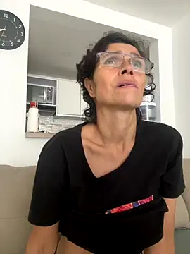 MireyaTorresGu online show from September 30, 2025, 1:38 pm