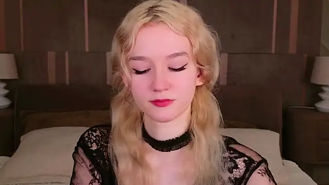 NaomiLoys online show from February 24, 2025, 4:58 pm