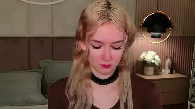 NaomiLoys online show from February 25, 2025, 4:53 pm