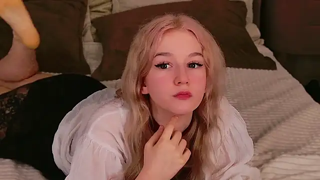 NaomiLoys online show from March 21, 2025, 8:40 pm