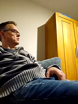 Hectorthyssen1 online show from November 29, 2025, 10:46 pm