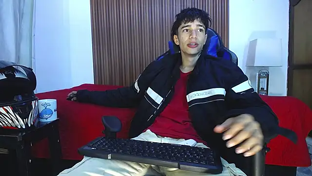 Zacktk7 online show from December 14, 2024, 2:10 pm