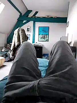 Snapshot of JulesG18 chatting on February 28, 2026, 11:22 am JulesG18 online show from February 28, 2026, 11:22 am