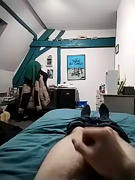 Snapshot of JulesG18 chatting on March 3, 2026, 9:31 pm JulesG18 online show from March 3, 2026, 9:31 pm