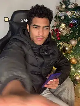 Ryan-hot online show from December 12, 2024, 2:15 am