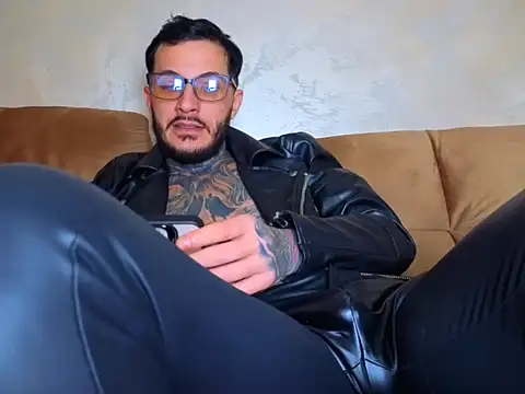 MentoXXL online show from March 19, 2026, 1:37 pm