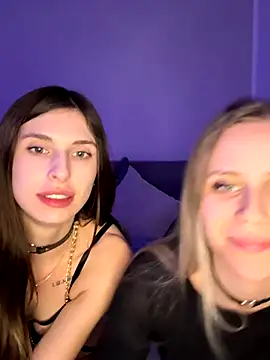 lunawolf21 online show from December 4, 2024, 7:23 pm