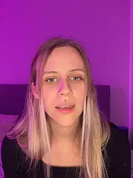 lunawolf21 online show from December 8, 2024, 7:11 pm