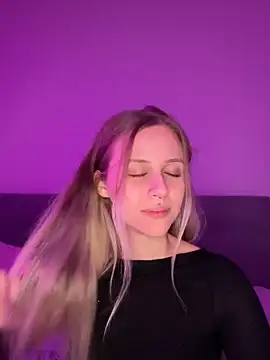 lunawolf21 online show from December 10, 2024, 8:16 pm